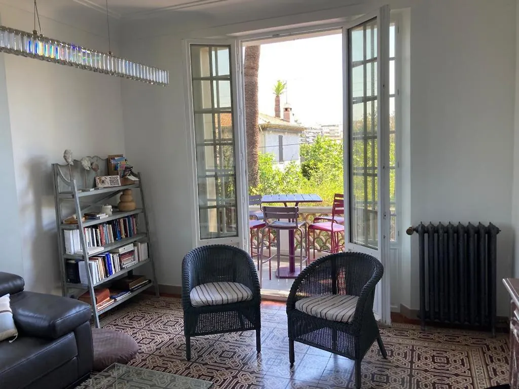 Magnifique Villa Avec Piscine Antibes